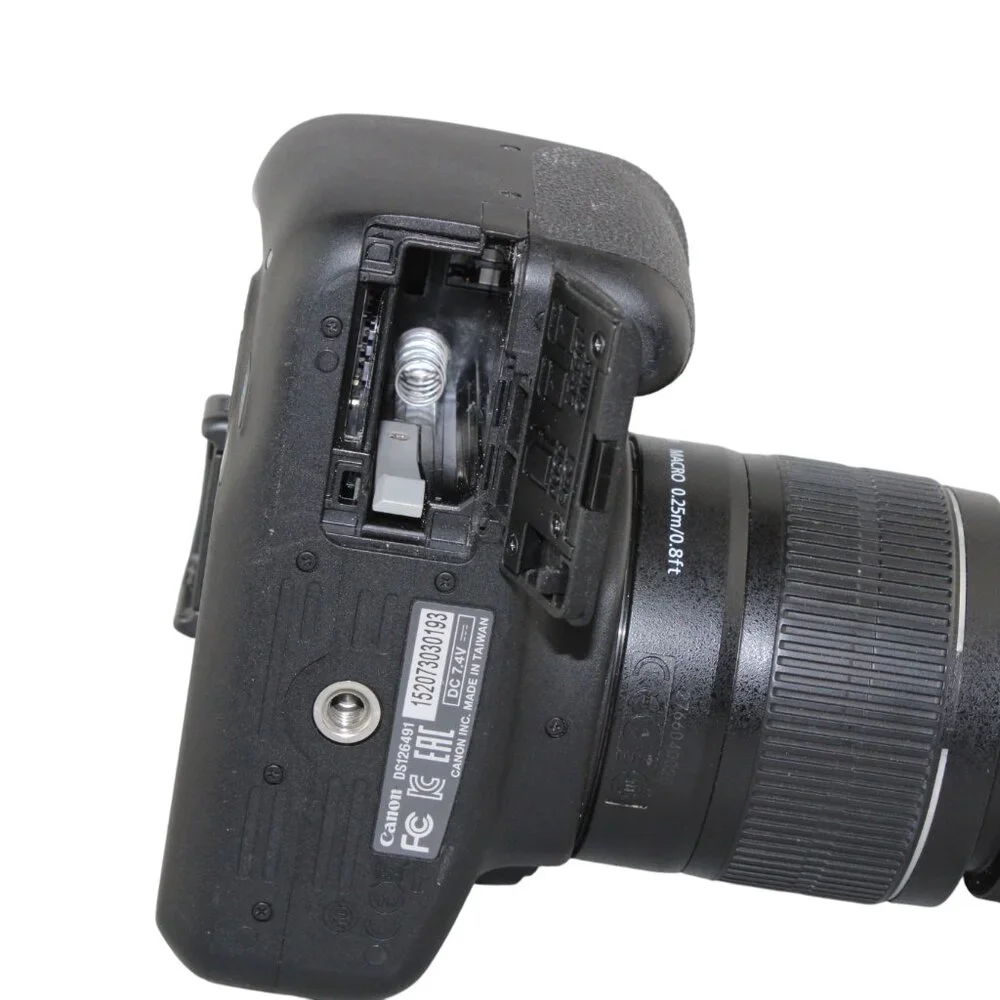 Canon EOS Rebel T5 DSLR Camera w/ 18-55mm Lens FOR PARTS Not Working